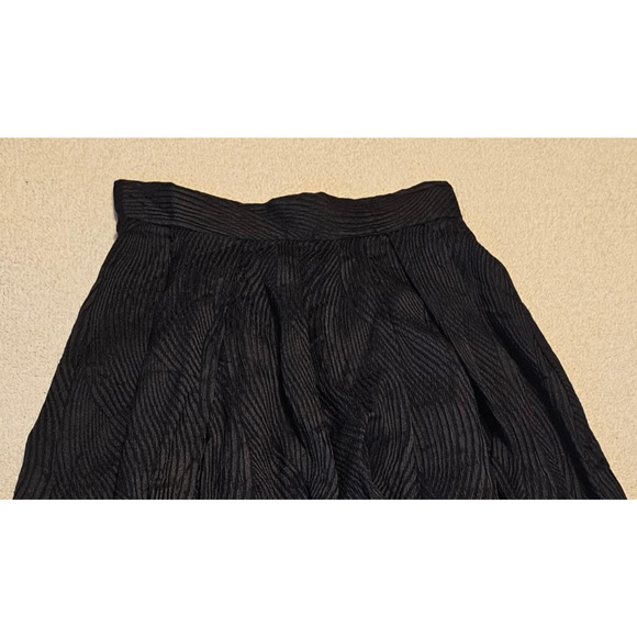 H&M Black Textured Pleated A-Line Midi Skirt Zipper Back Women's Classic Chic 8 - Picture 3 of 8